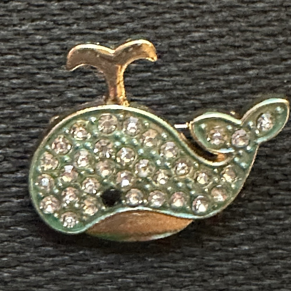 Whale Sea Life Brooch Pin Crystal Avenue Aqua Blue Rhinestone Gold Tone Plated